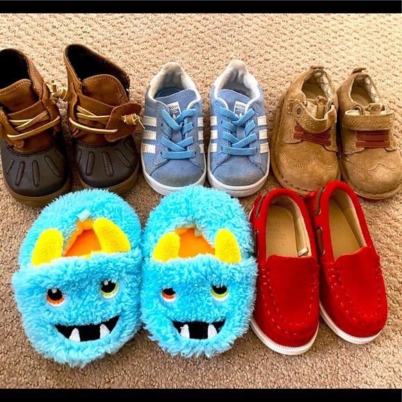 Size 4 Boys Shoes - Picture 1 of 1